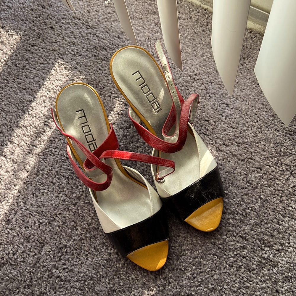 MODA open toe multi colored sandals.
